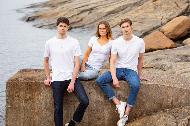 Models in white recycled t-shirts by Oceanness