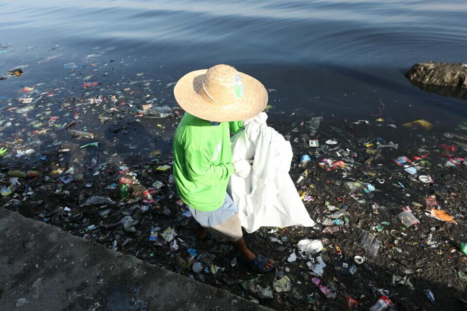 Oceanness plastic collector collecting ocean plastic