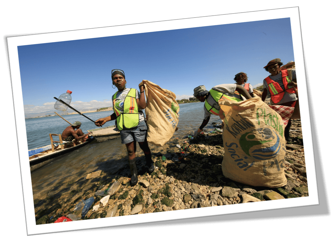 Oceanness plastic collectors collecting ocean plastic